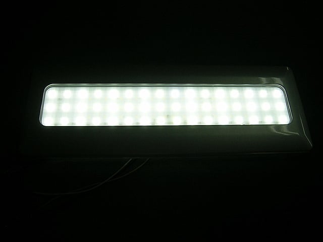 SMD LED×48ヶ 点灯時（発光色：ホワイト）
